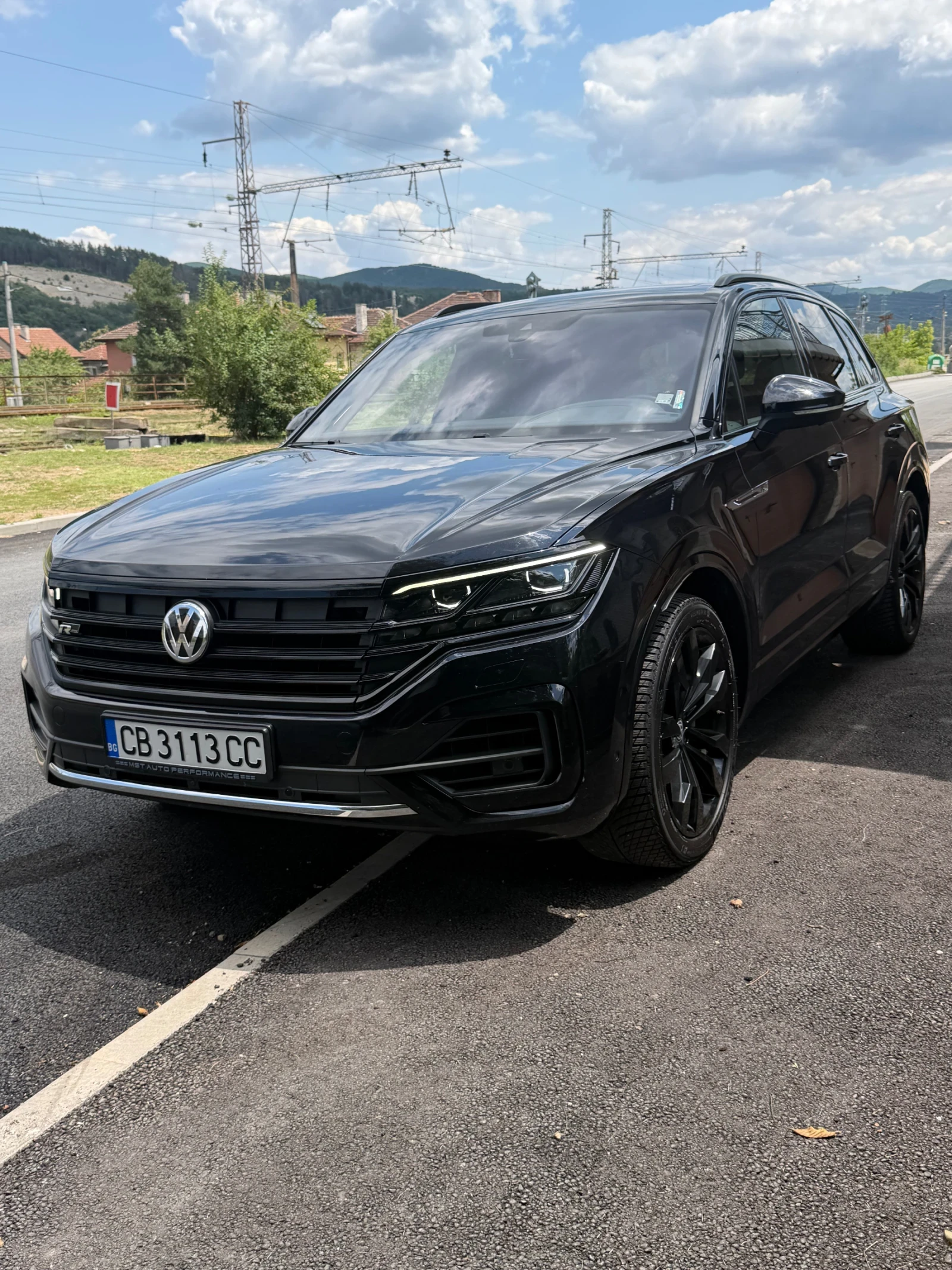 VW Touareg R - Line 