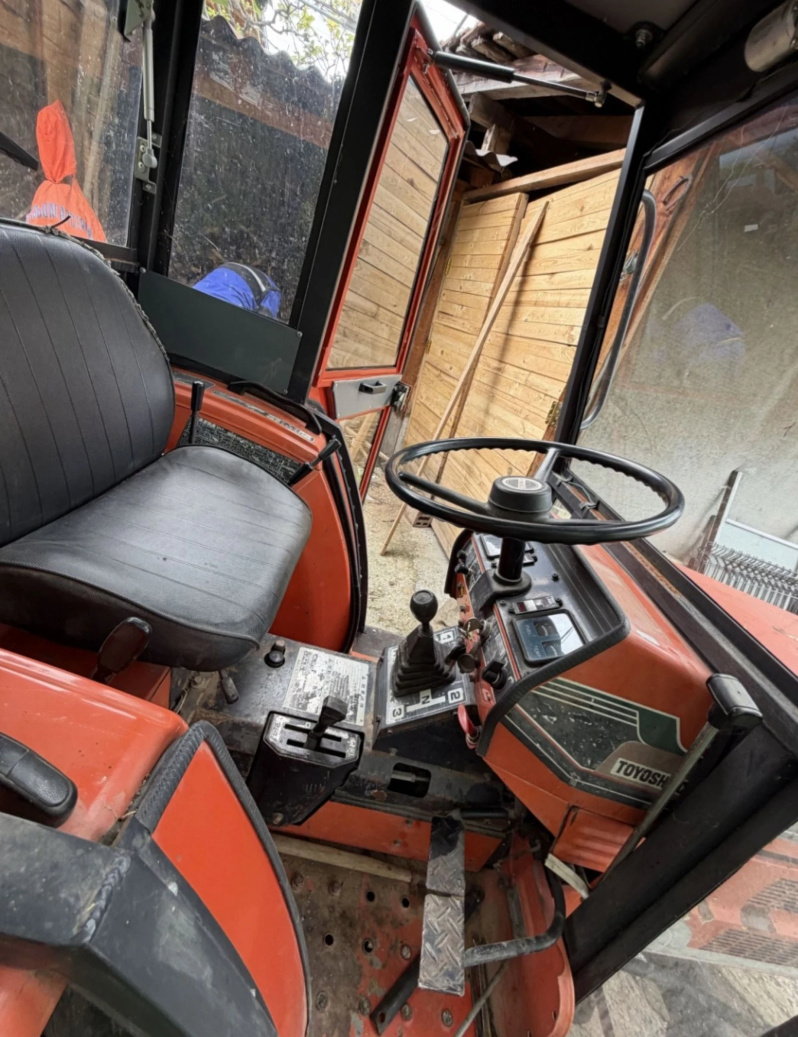 Трактор Hinomoto E2004 2011, снимка 2 - Селскостопанска техника - 54969264