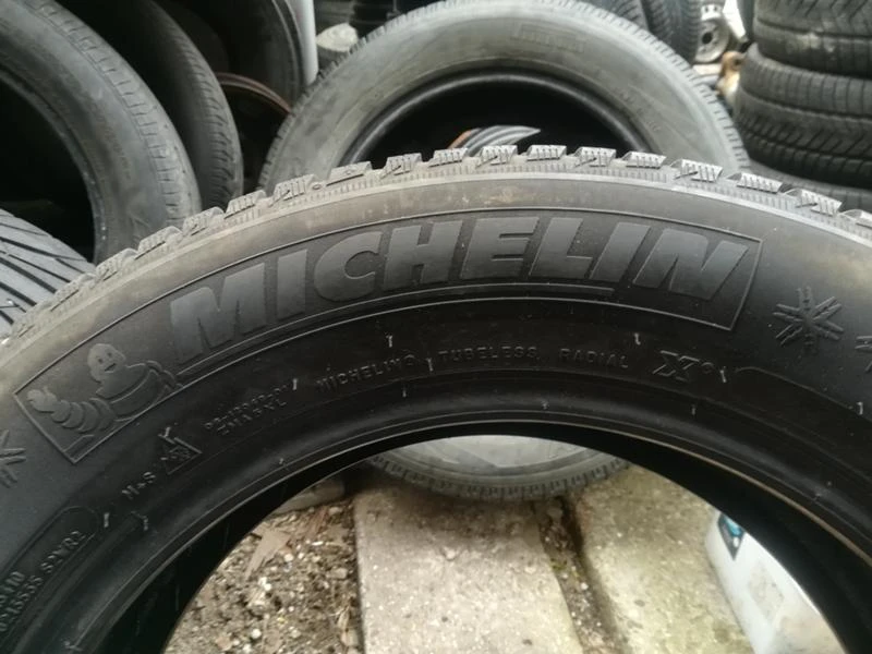 Гуми Зимни 205/60R16, снимка 3 - Гуми и джанти - 20430898