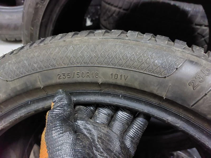 Гуми Зимни 235/50R18, снимка 7 - Гуми и джанти - 35846727