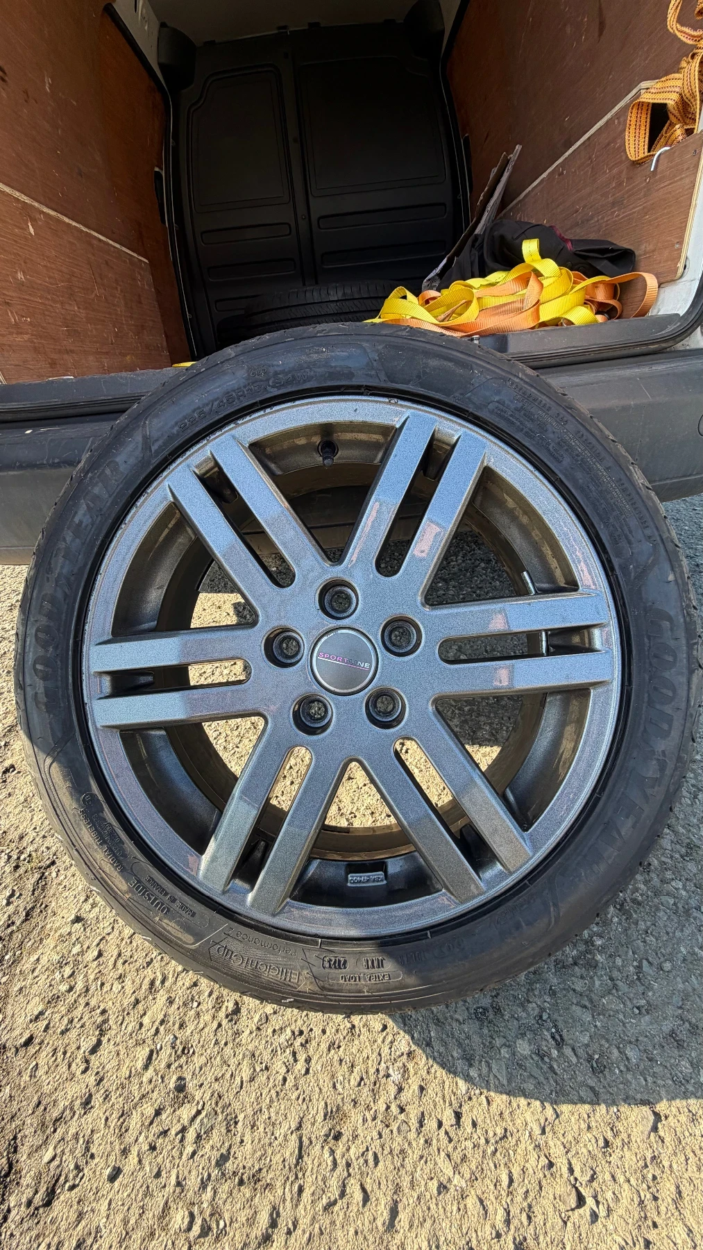 ���� � ������ 225/45R17 �� VW | Mobile.bg � ����������� 1