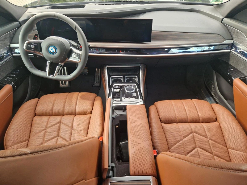 BMW 760 xDRIVE/571HP/LIMOUSINE/ACC/WIFI/TSR/721b, снимка 9 - Автомобили и джипове - 48680886