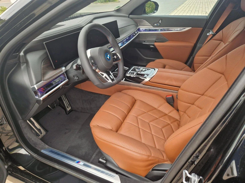 BMW 760 xDRIVE/571HP/LIMOUSINE/ACC/WIFI/TSR/721b, снимка 10 - Автомобили и джипове - 48680886