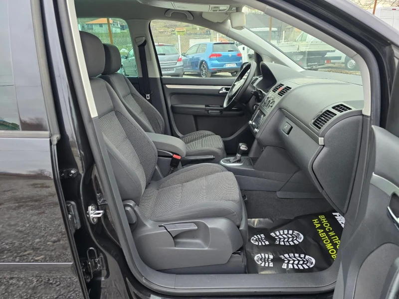 VW Touran 1.9TDI 105K.C. / АВТОМАТ / НАВИ / ПОДГРЕВ , снимка 11 - Автомобили и джипове - 48792423