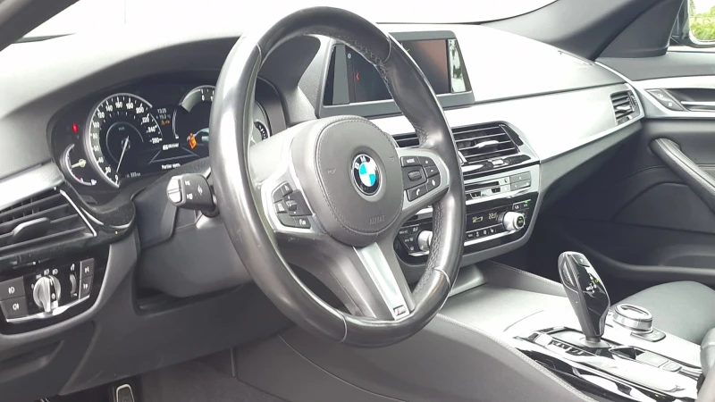 BMW 530E  M pack, снимка 8 - Автомобили и джипове - 50533108