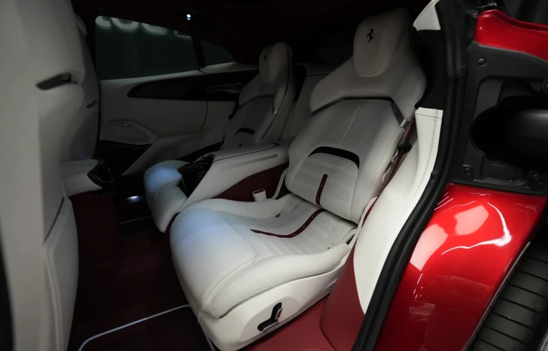 Ferrari Purosangue 6.5 V12 AWD, снимка 8 - Автомобили и джипове - 52489247