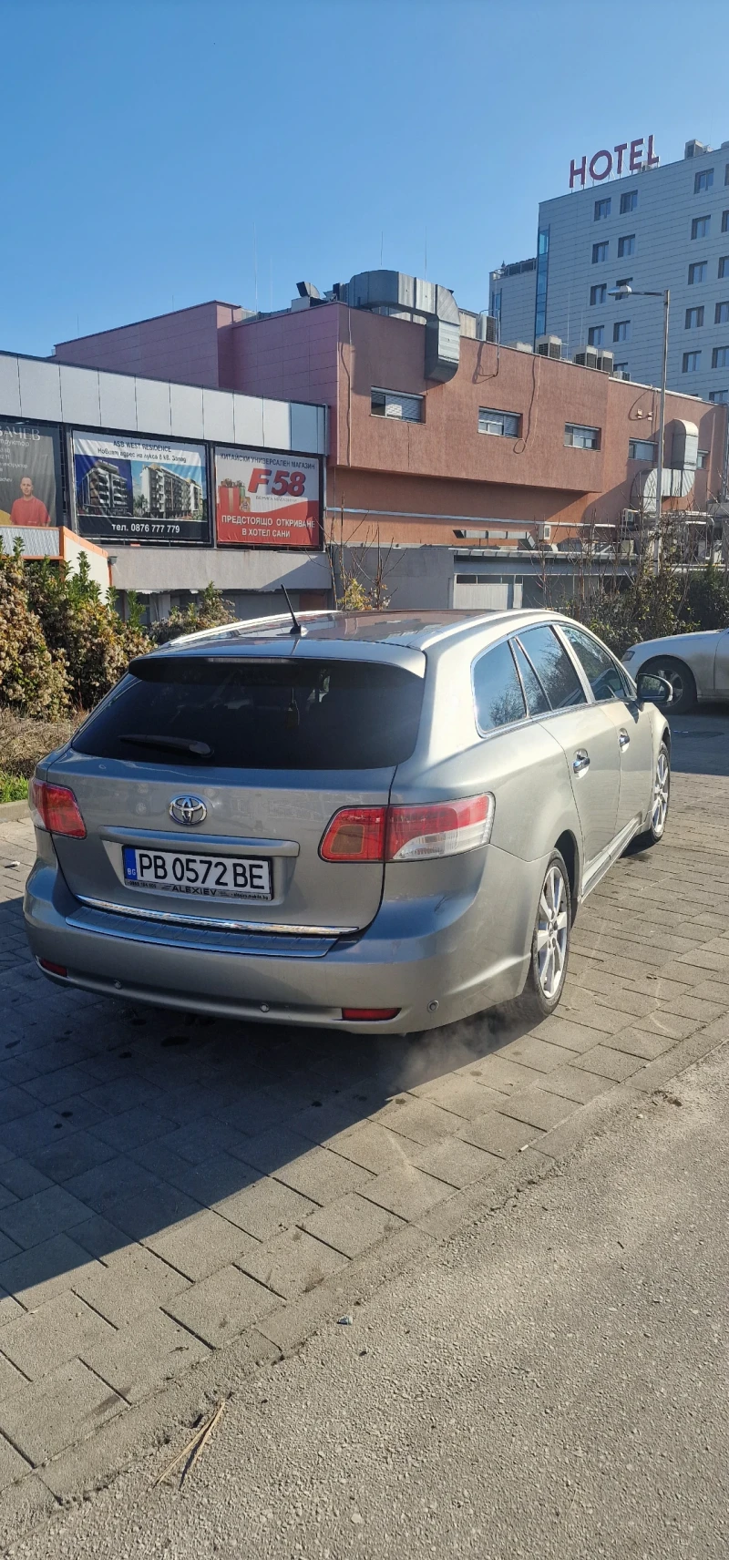 Toyota Avensis 1.8 LPG, снимка 4 - Автомобили и джипове - 52793139