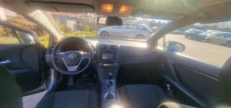 Toyota Avensis 1.8 LPG, снимка 8 - Автомобили и джипове - 52793139