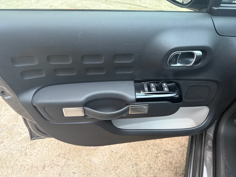 Citroen C3 1, 2 Puretech, снимка 8 - Автомобили и джипове - 52821657