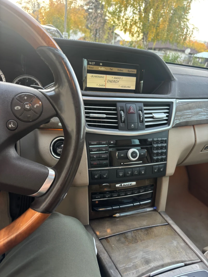 Mercedes-Benz E 350 4MATIC/ Full pack/Panorama, снимка 3 - Автомобили и джипове - 53329938