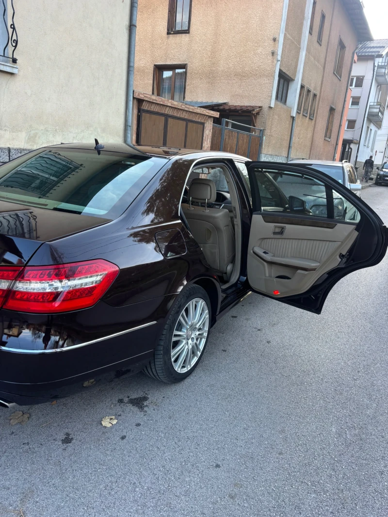 Mercedes-Benz E 350 4MATIC/ Full pack/Panorama, снимка 15 - Автомобили и джипове - 53329938