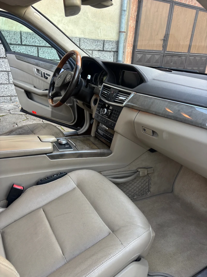 Mercedes-Benz E 350 4MATIC/ Full pack/Panorama, снимка 2 - Автомобили и джипове - 53329938