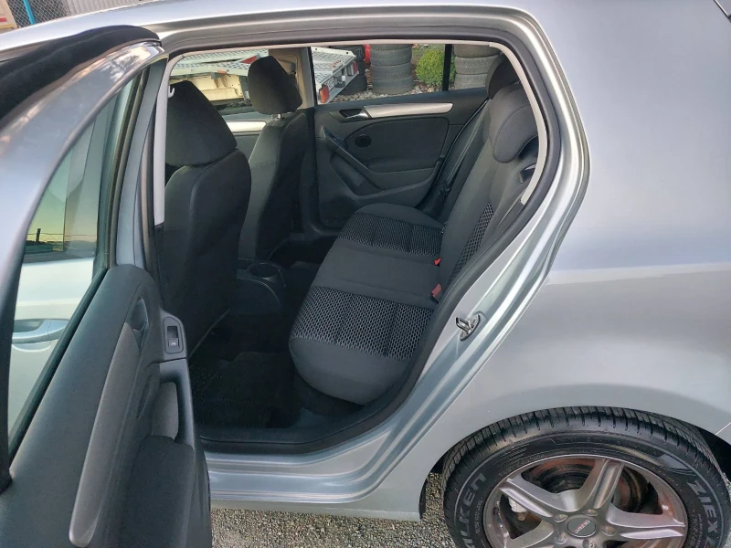 VW Golf 1.6i стария мотор, снимка 13 - Автомобили и джипове - 53530967