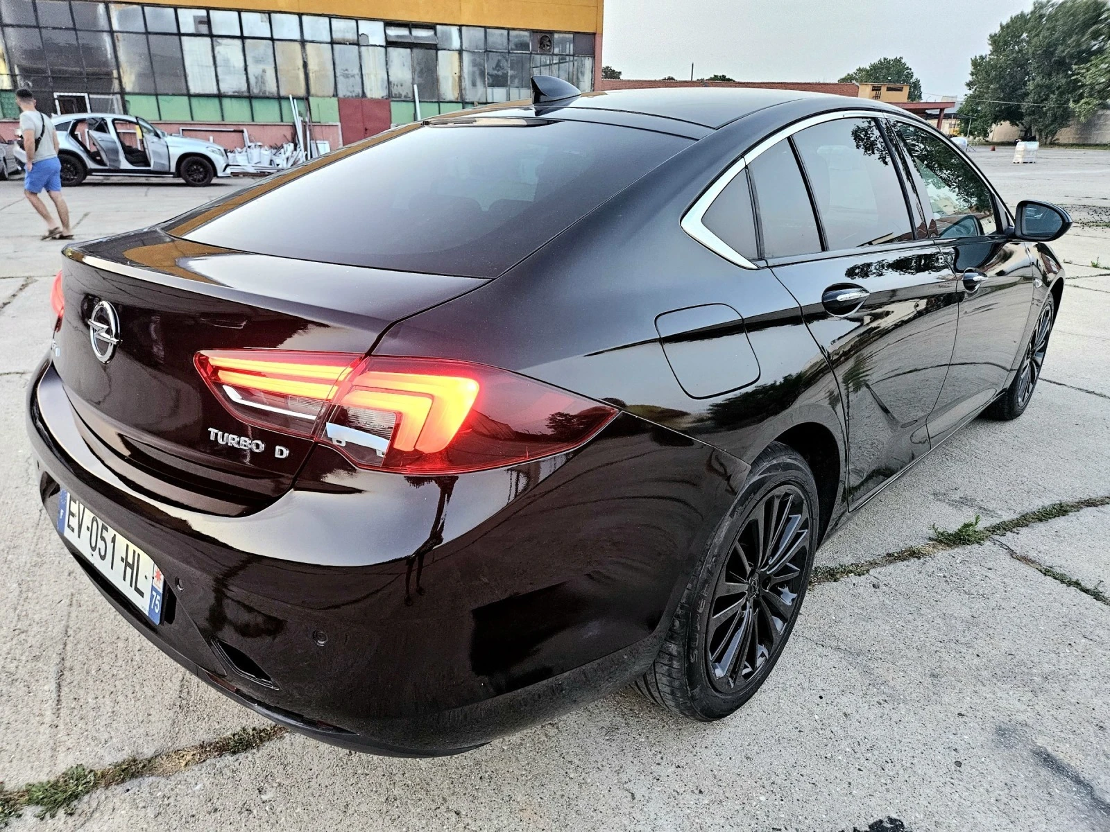 Opel Insignia 2.0 TDI АВТОМАТИК НАВИГАЦИЯ КОЖЕН САЛОН ЛИЗИНГ ФУЛ - изображение 4