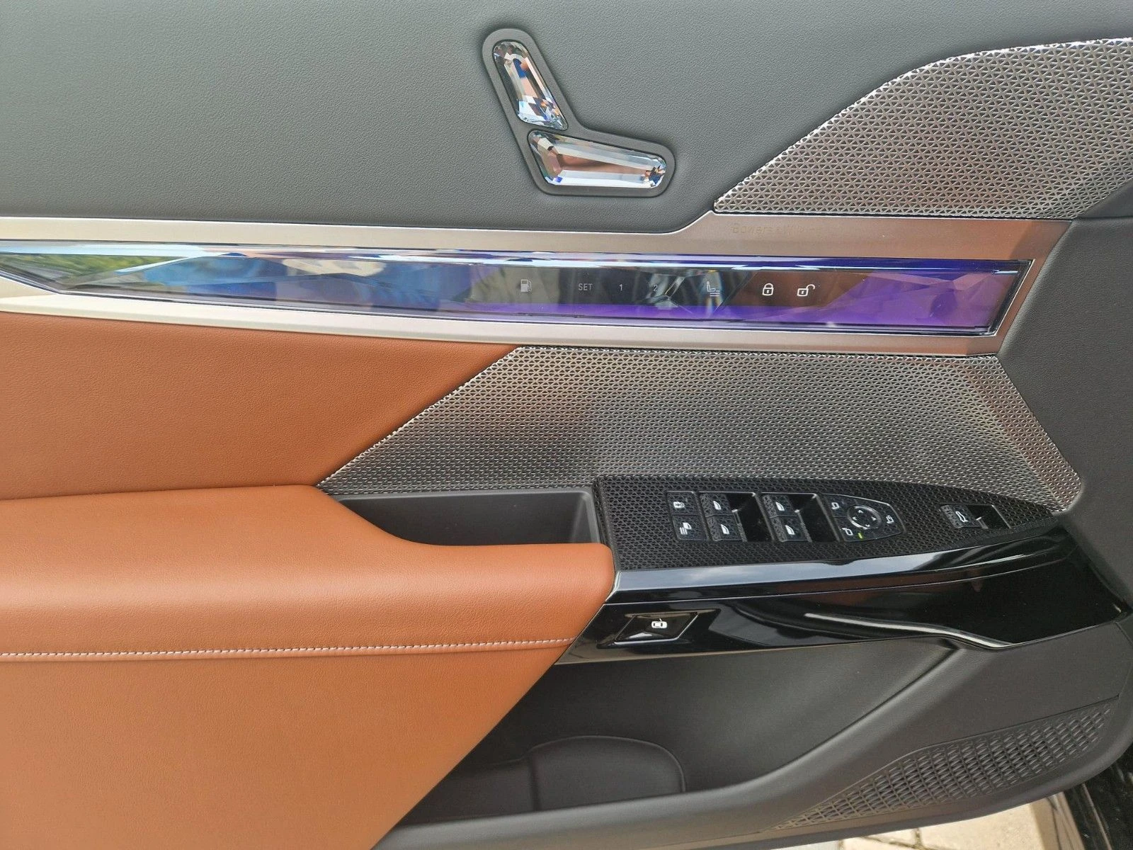 BMW 760 xDRIVE/571HP/LIMOUSINE/ACC/WIFI/TSR/721b | Mobile.bg   12