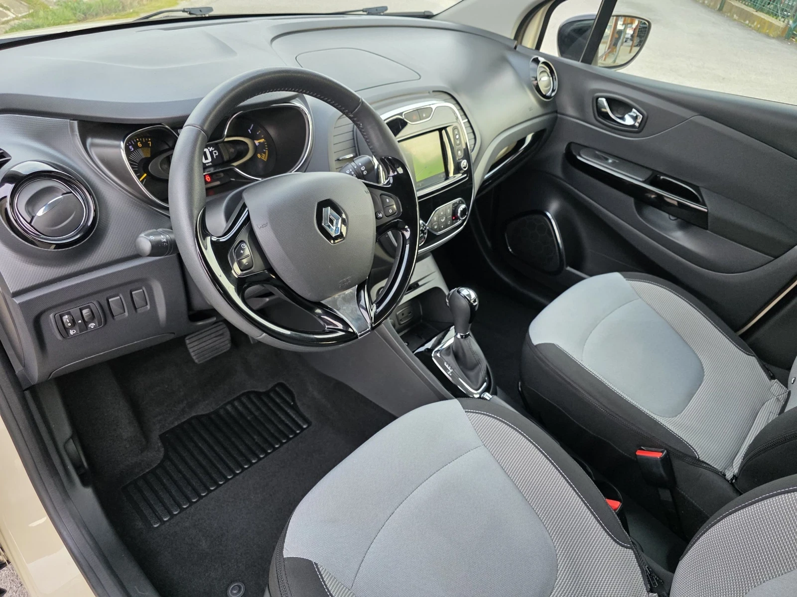 Renault Captur 1.2TCe  89000km. TOP, снимка 16 - Автомобили и джипове - 53723912