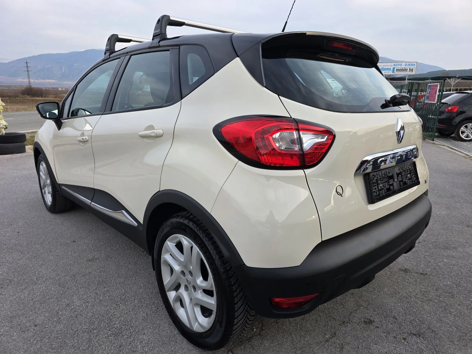Renault Captur 1.2TCe  89000km. TOP, снимка 4 - Автомобили и джипове - 53723912