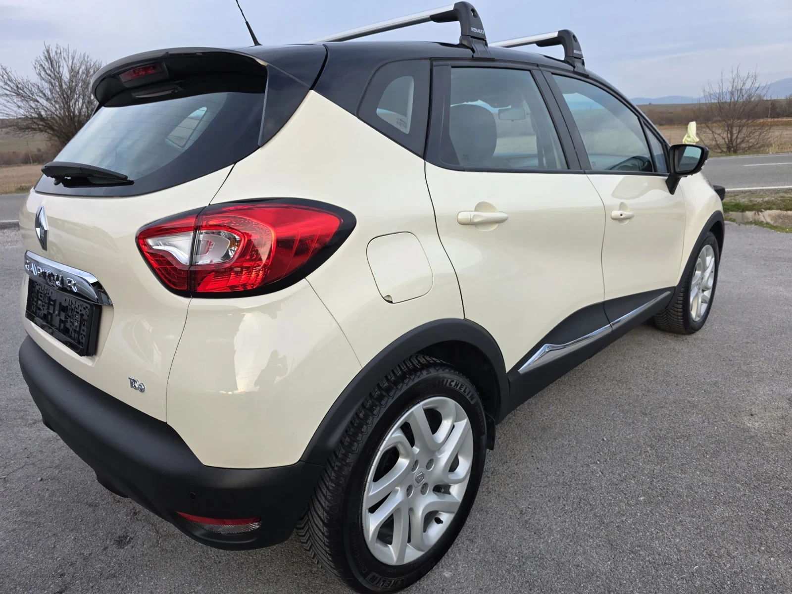 Renault Captur 1.2TCe  89000km. TOP, снимка 5 - Автомобили и джипове - 53723912
