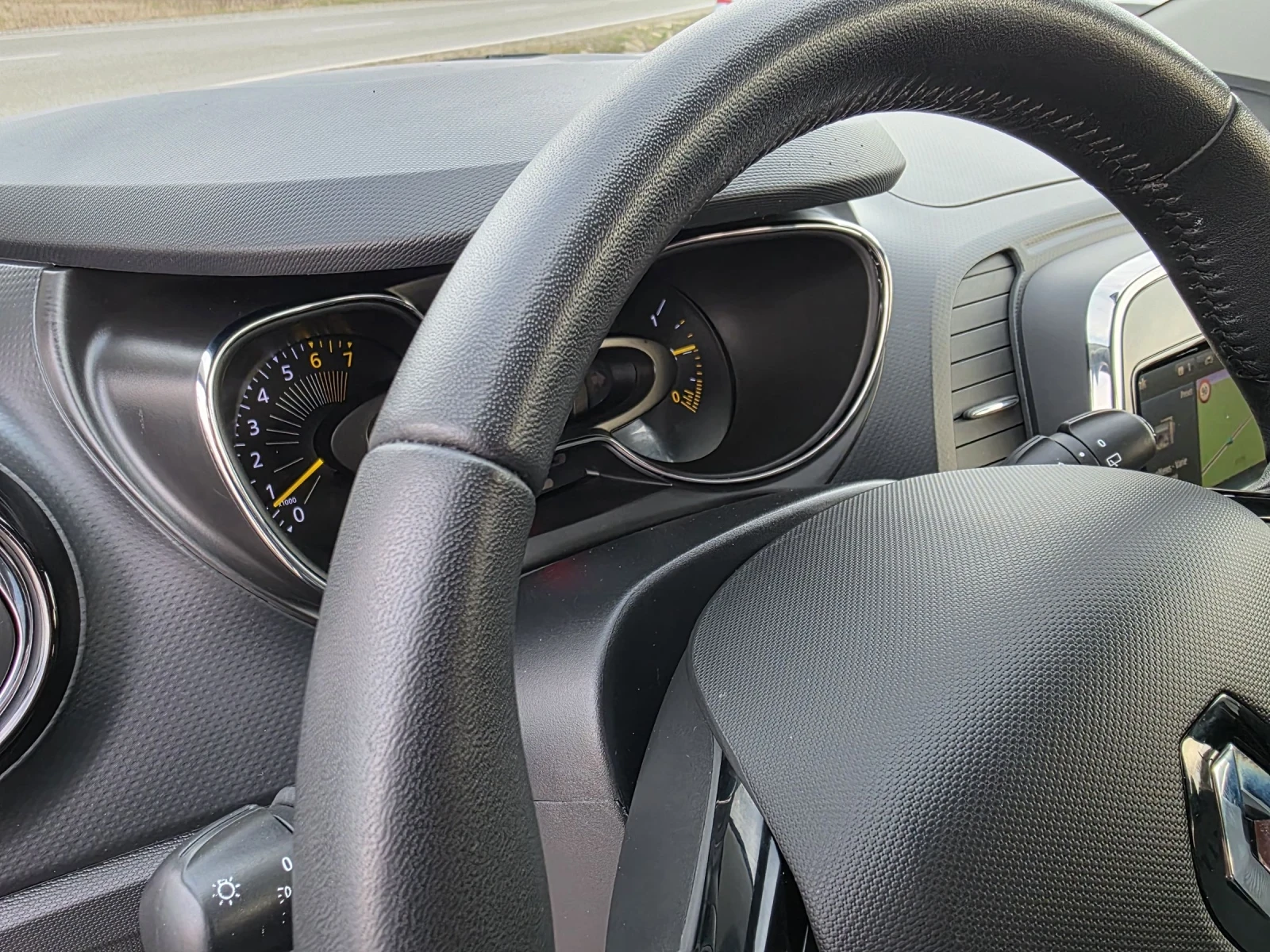 Renault Captur 1.2TCe  89000km. TOP, снимка 17 - Автомобили и джипове - 53723912