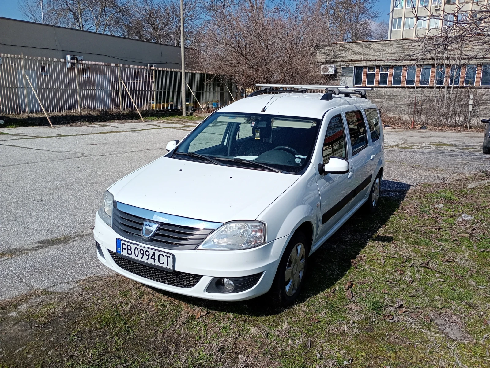 Dacia Logan 1.5 DCI, снимка 2 - Автомобили и джипове - 53747083