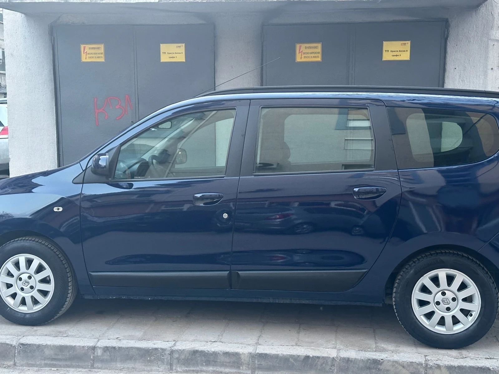 Dacia Lodgy 1, 6/83 газ-бензин, снимка 3 - Автомобили и джипове - 54113993