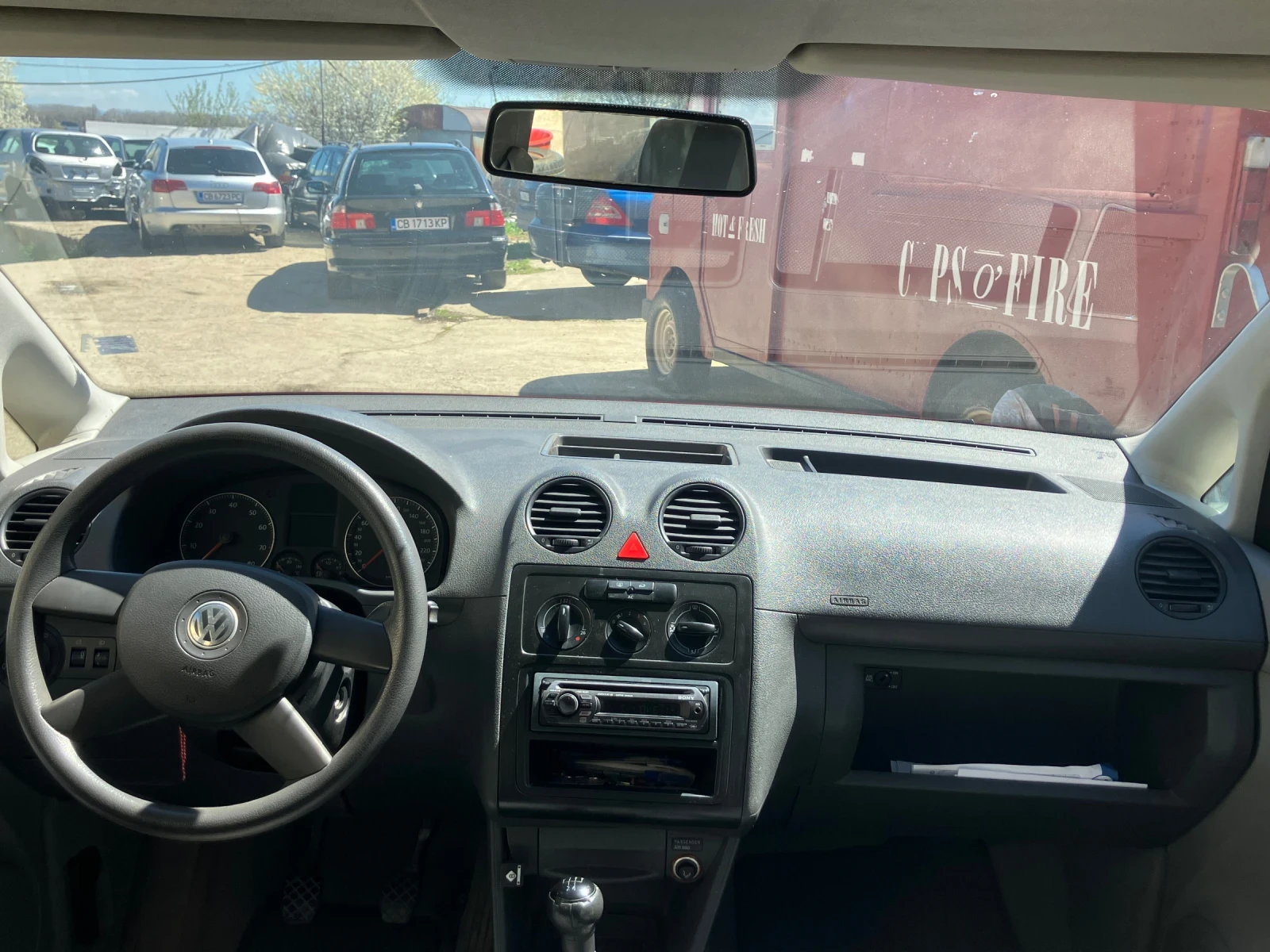 VW Caddy ФАБРИЧЕН МЕТАН, 142000 РЕАЛНИ КМ, снимка 11 - Автомобили и джипове - 54118519