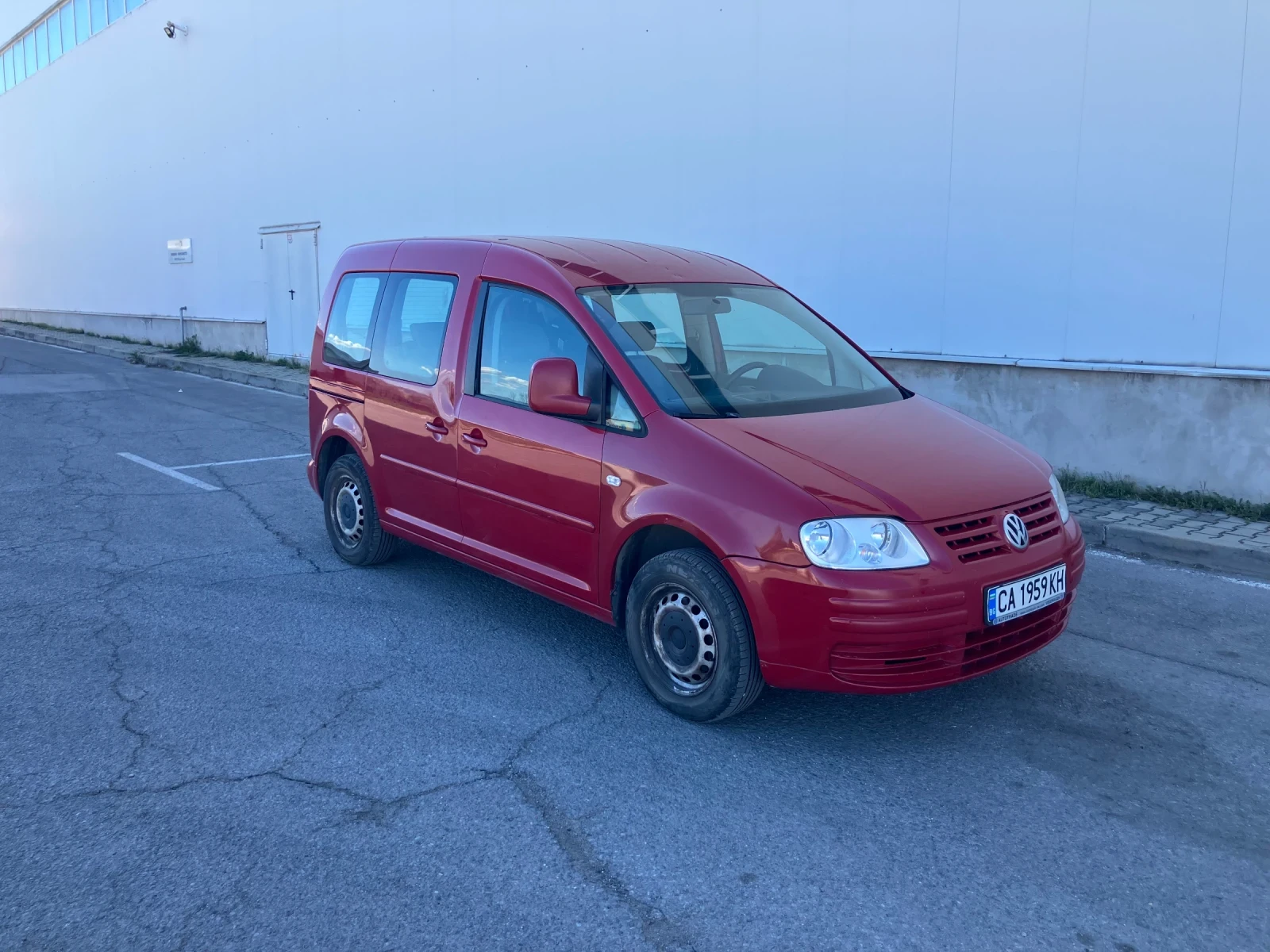 VW Caddy ФАБРИЧЕН МЕТАН, 142000 РЕАЛНИ КМ, снимка 3 - Автомобили и джипове - 54118519