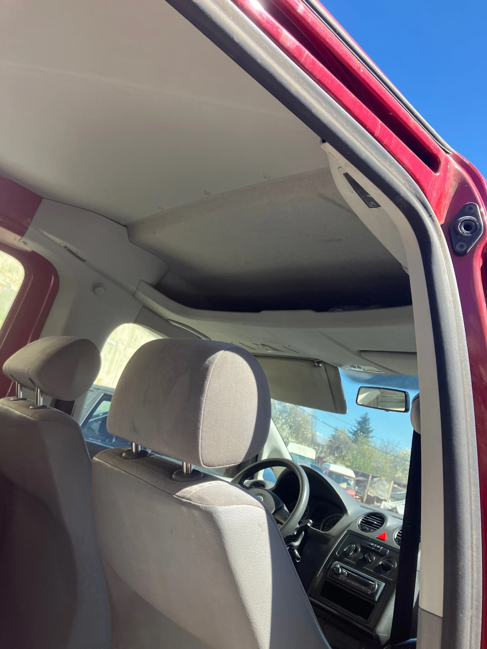 VW Caddy ФАБРИЧЕН МЕТАН, 142000 РЕАЛНИ КМ, снимка 12 - Автомобили и джипове - 54118519