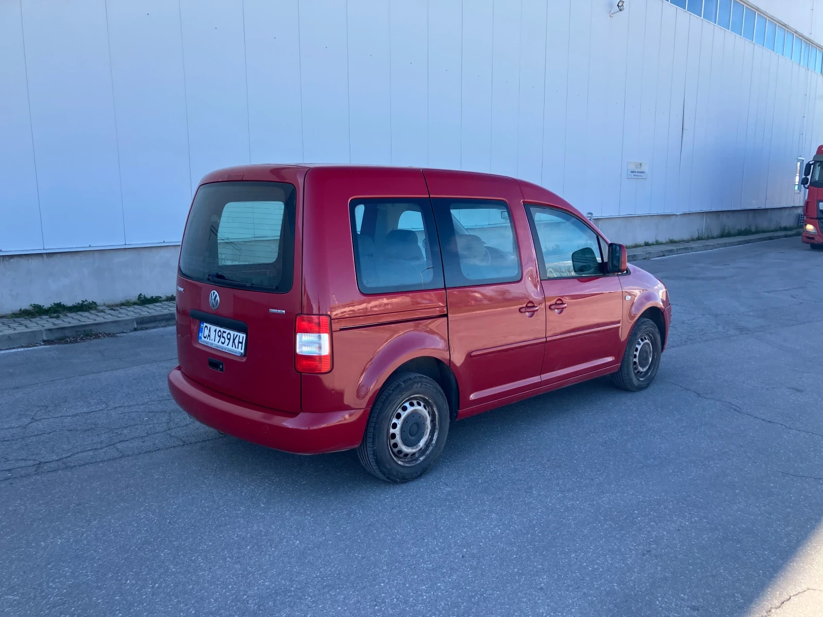 VW Caddy ФАБРИЧЕН МЕТАН, 142000 РЕАЛНИ КМ, снимка 4 - Автомобили и джипове - 54118519