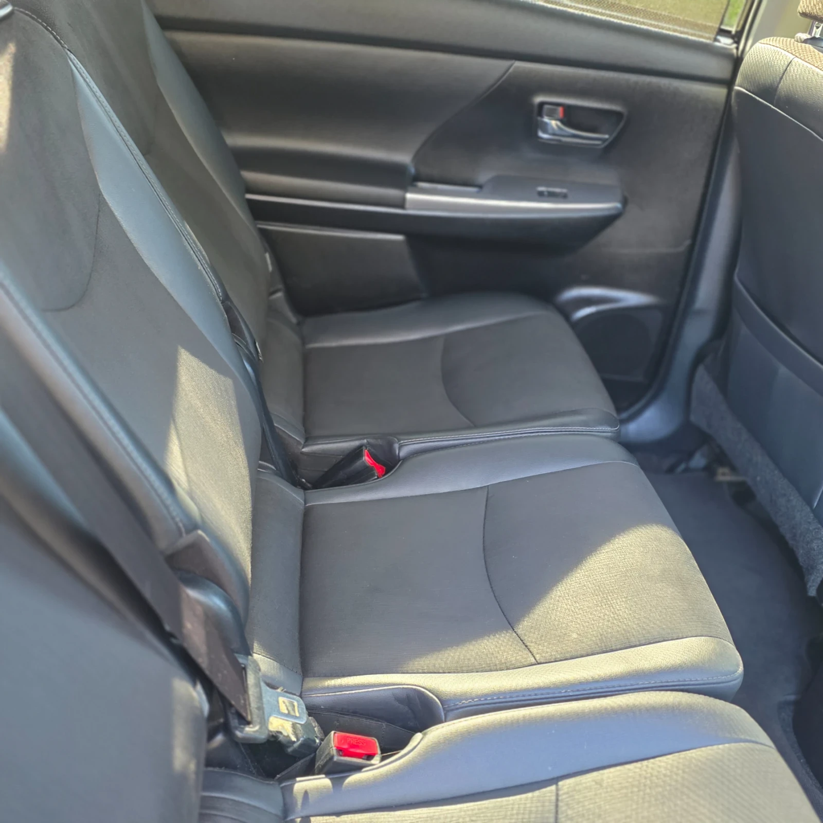 Toyota Prius Prius Plus 1.8 hybrid  | Mobile.bg � ����������� 13