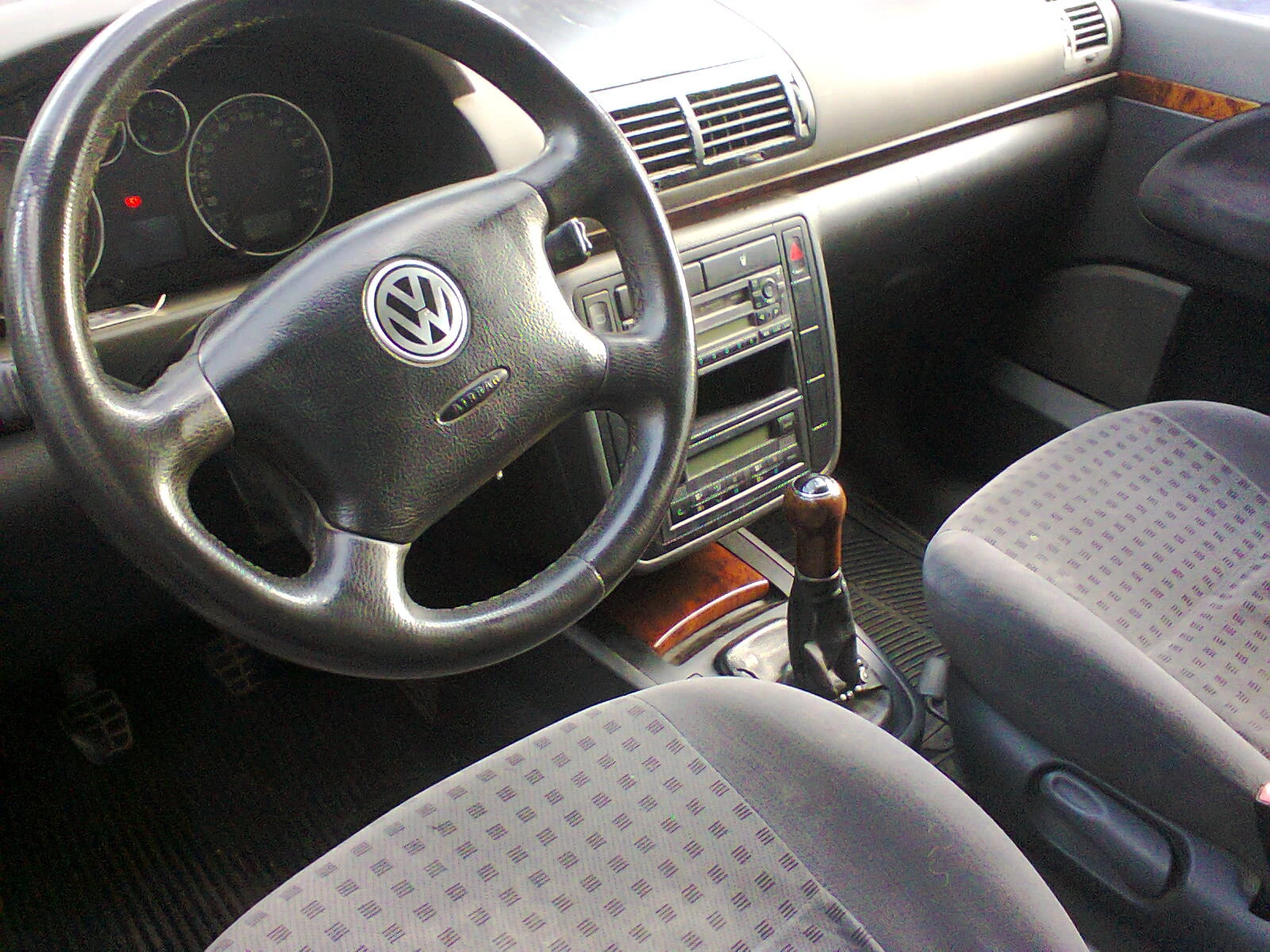 VW Sharan 1.9 TD Kлиматроник 6 скорости 6+ 1, снимка 13 - Автомобили и джипове - 54490390