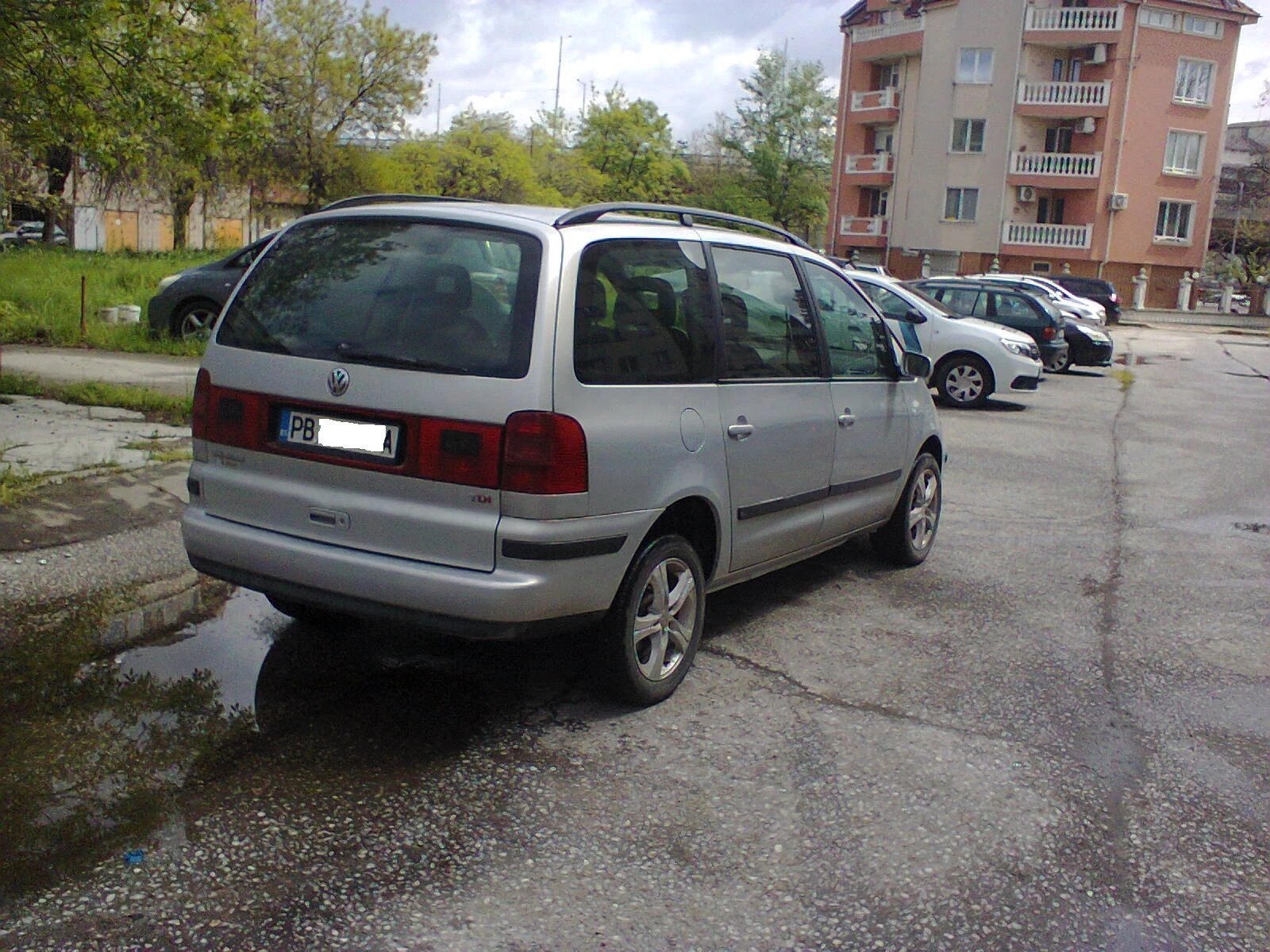 VW Sharan 1.9 TD Kлиматроник 6 скорости 6+ 1, снимка 5 - Автомобили и джипове - 54490390