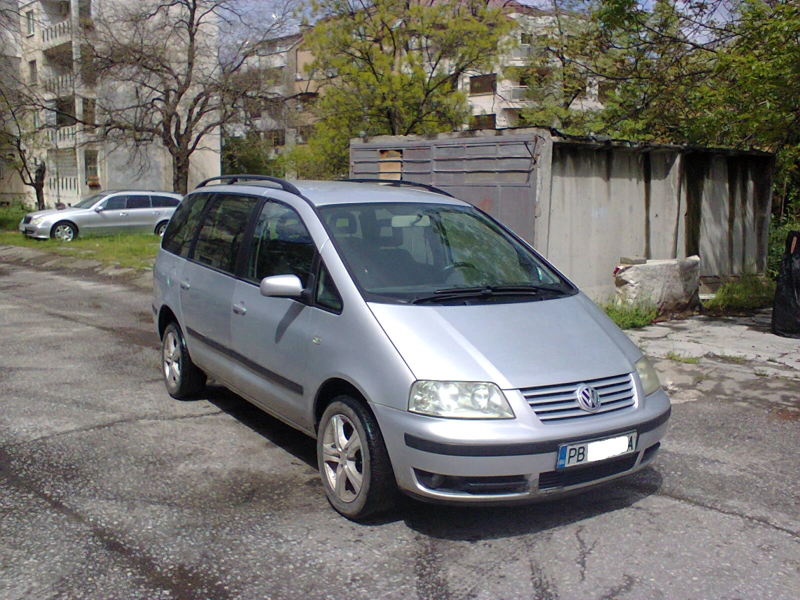 VW Sharan 1.9 TD Kлиматроник 6 скорости 6+ 1, снимка 2 - Автомобили и джипове - 54490390
