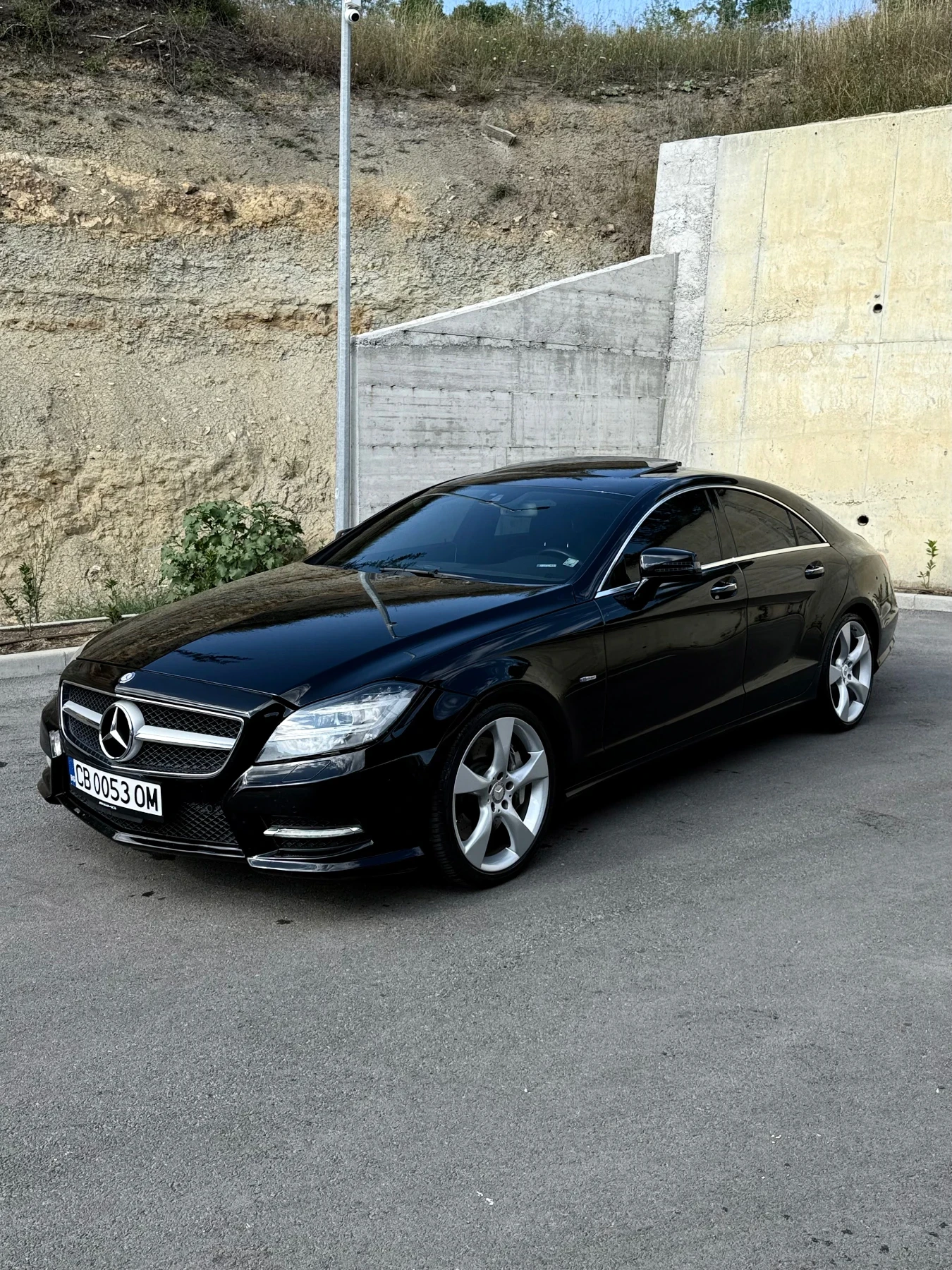 Mercedes-Benz CLS 550 * AMG* ОБДУХВАНЕ* ПОДГРЕВ* HARMAN/KARDAN* KEYLESS, снимка 2 - Автомобили и джипове - 55381077