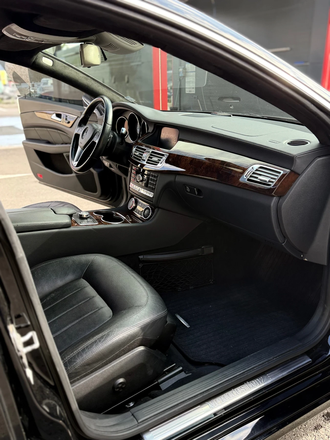 Mercedes-Benz CLS 550 * AMG* ОБДУХВАНЕ* ПОДГРЕВ* HARMAN/KARDAN* KEYLESS, снимка 15 - Автомобили и джипове - 55381077