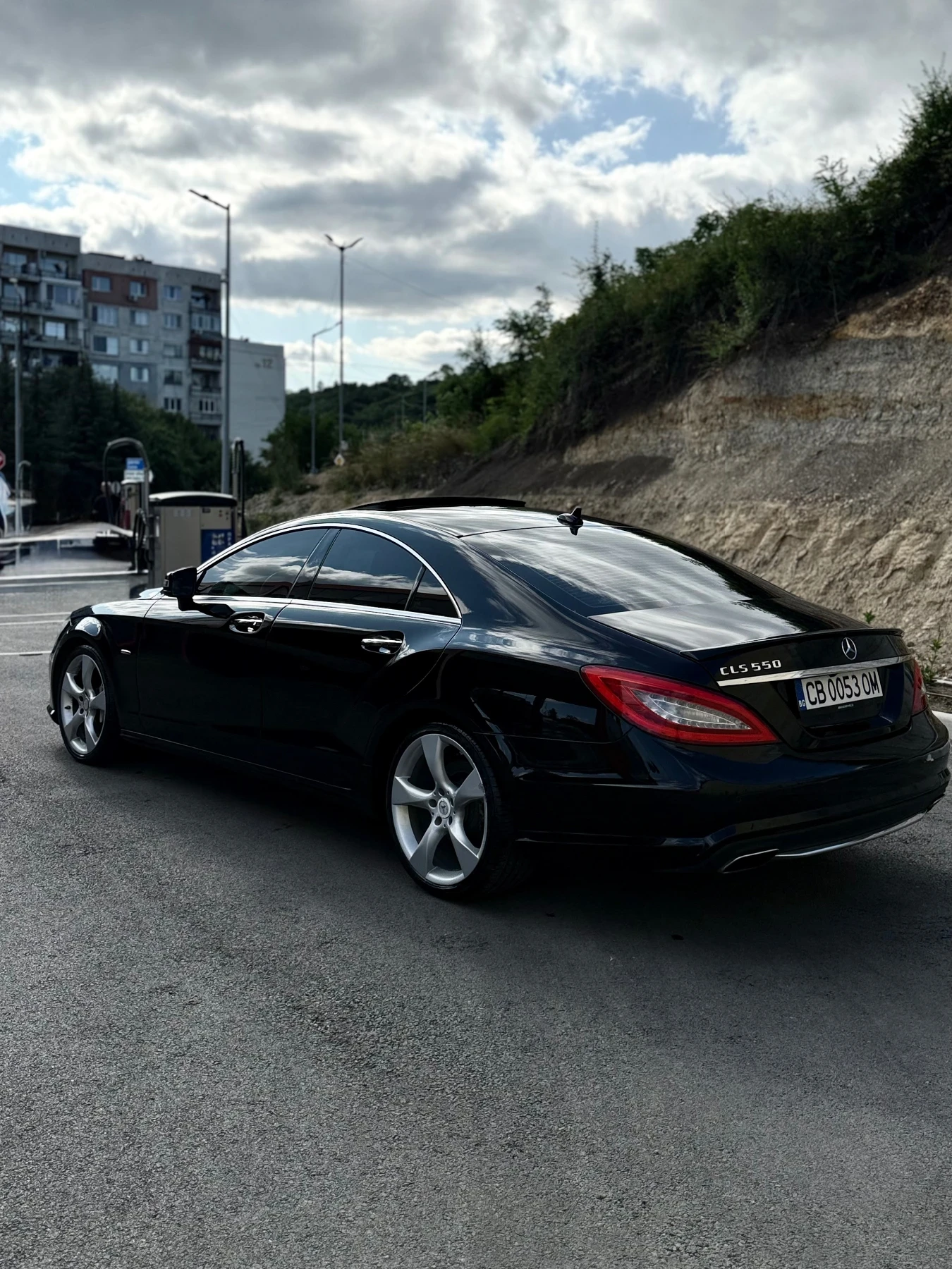 Mercedes-Benz CLS 550 * AMG* ОБДУХВАНЕ* ПОДГРЕВ* HARMAN/KARDAN* KEYLESS, снимка 3 - Автомобили и джипове - 55381077