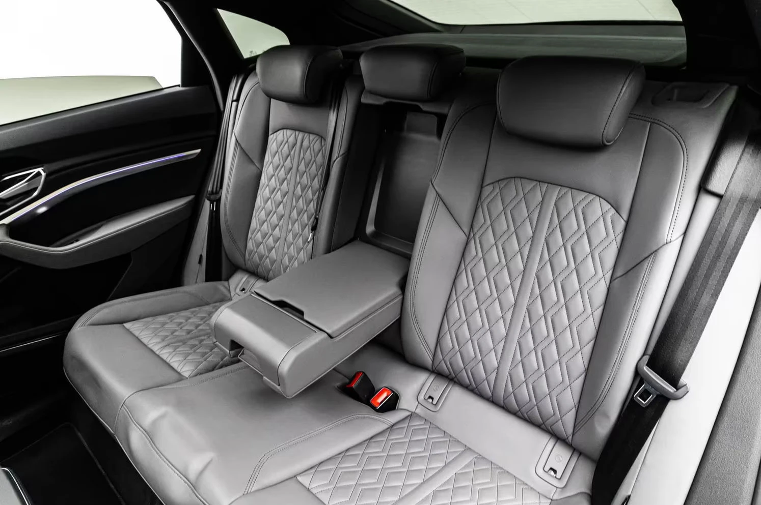 Audi E-Tron 50/313HP/SPORTBACK/2xS-LINE/PANO/360/HUD/ACC/791z, снимка 13 - Автомобили и джипове - 55705246