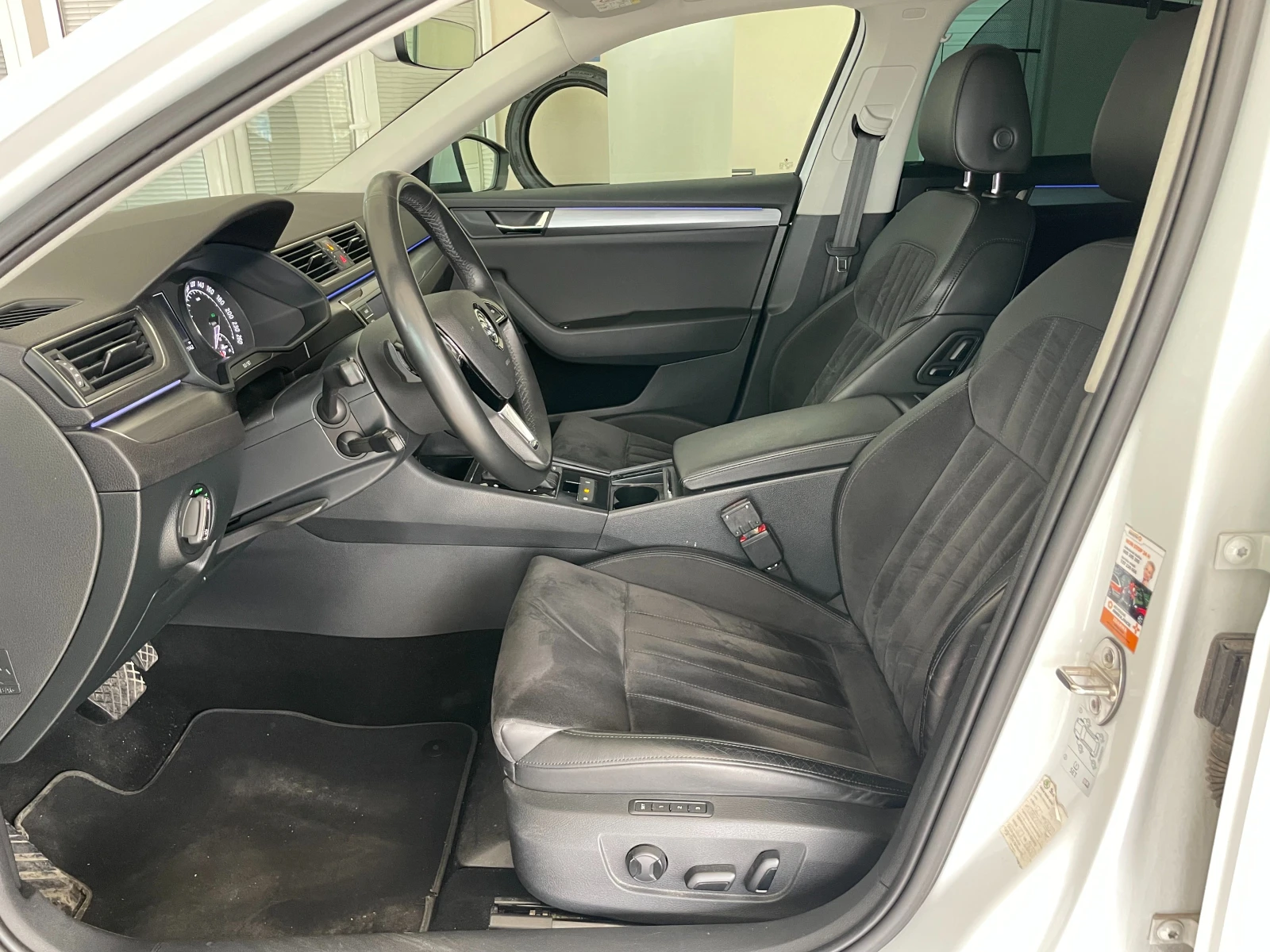 Skoda Superb 2.0* TDI* DSG* 190k.c* Canton* Мъртва точка, снимка 10 - Автомобили и джипове - 56059957