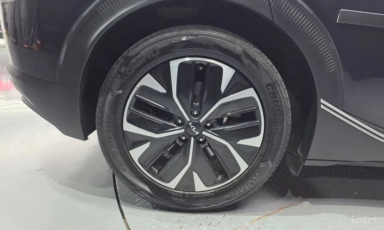 Kia EV6 Air 4WD, снимка 5 - Автомобили и джипове - 56411365