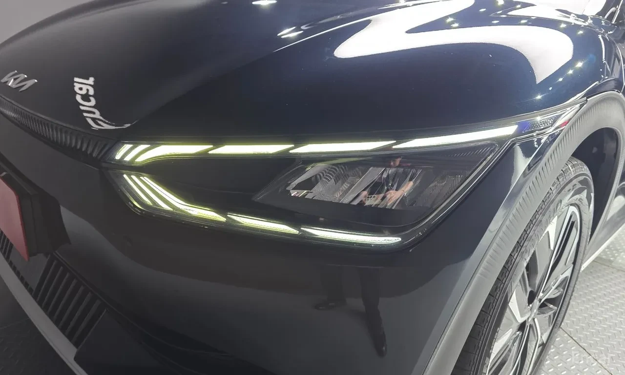 Kia EV6 Air 4WD, снимка 14 - Автомобили и джипове - 56411365