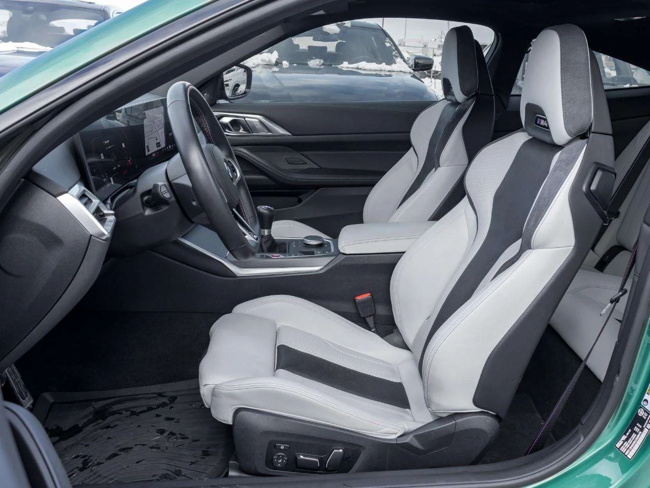 BMW M4 * PREMIUM PACKAGE* CARPLAY* ANDROID* CARBON* ПАНО*, снимка 14 - Автомобили и джипове - 56637202