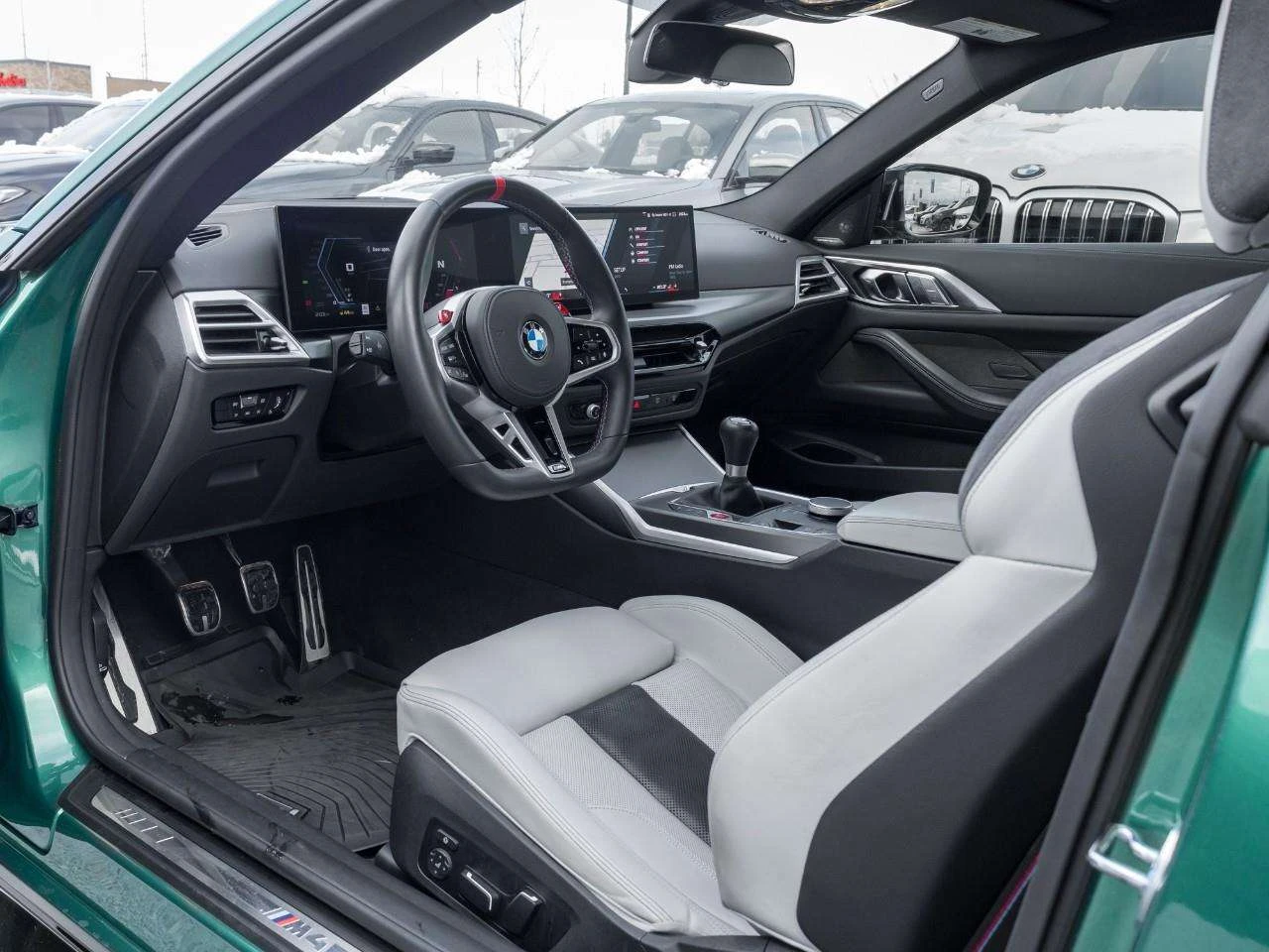 BMW M4 * PREMIUM PACKAGE* CARPLAY* ANDROID* CARBON* ПАНО*, снимка 13 - Автомобили и джипове - 56637202