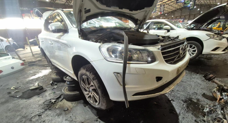 Volvo XC60 2.4D5ЧАСТИ , снимка 4 - Автомобили и джипове - 23437482