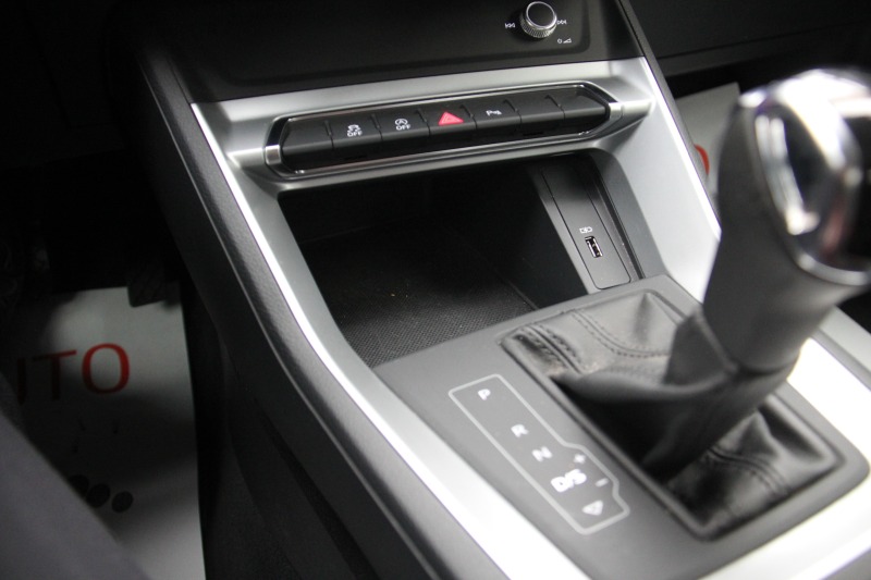 Audi Q3 40 TFSI/quattro/Virtual Cockpit/Navi/Tempomat, снимка 12 - Автомобили и джипове - 40274358