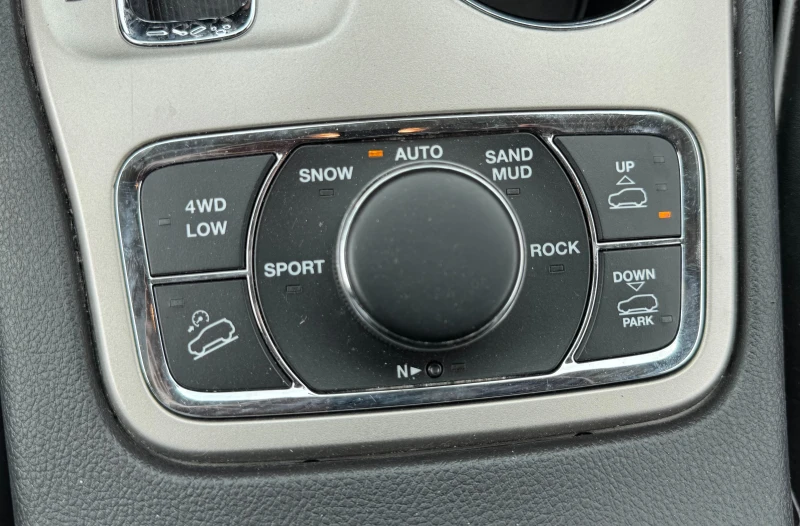 Jeep Grand cherokee * 5.7* HEMI* 4X4* , снимка 15 - Автомобили и джипове - 51486538