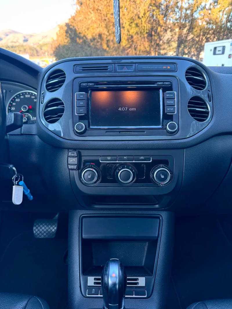 VW Tiguan, снимка 11 - Автомобили и джипове - 52944828