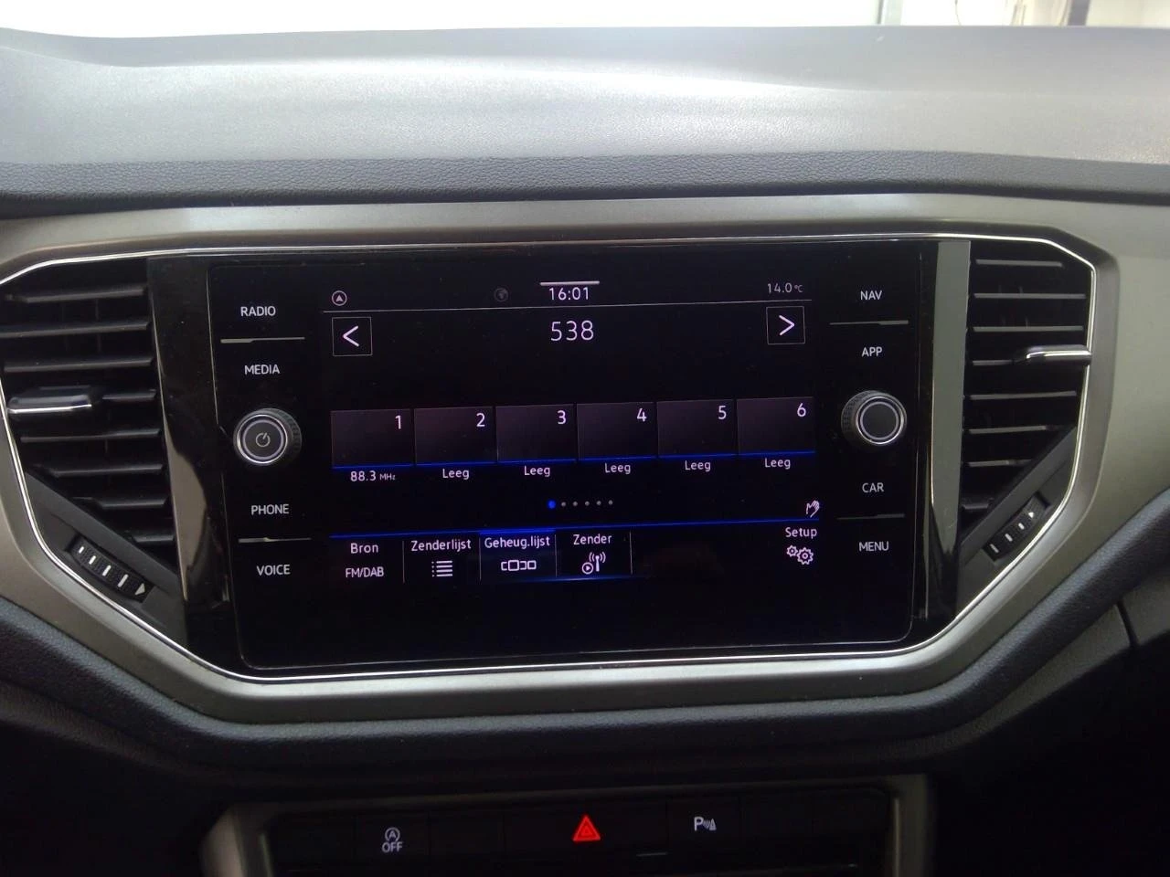 VW T-Roc 1.0 TSI Style Business, снимка 11 - Автомобили и джипове - 54216708