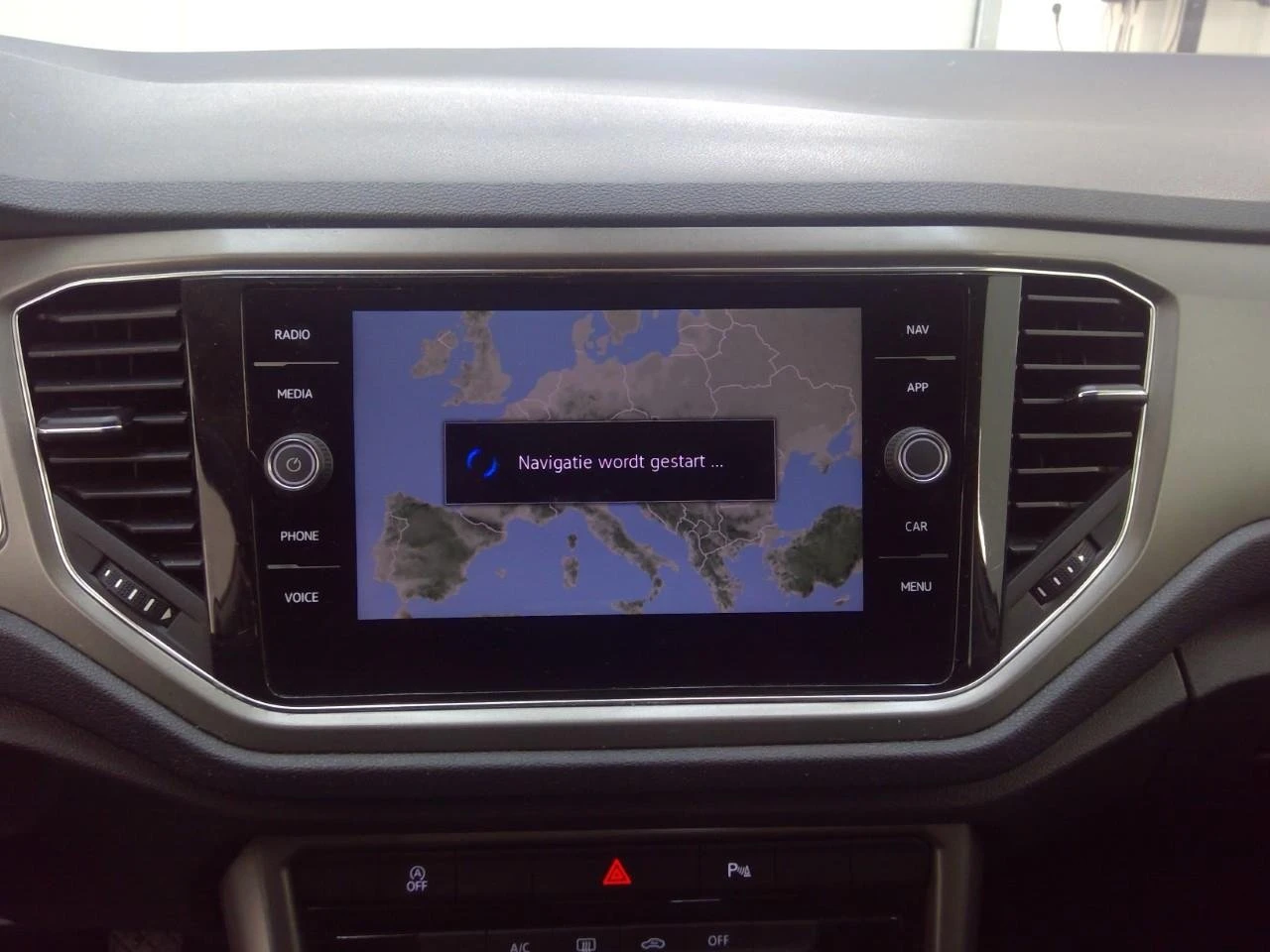 VW T-Roc 1.0 TSI Style Business, снимка 12 - Автомобили и джипове - 54216708