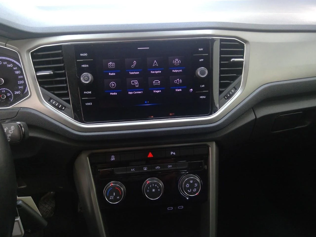 VW T-Roc 1.0 TSI Style Business, снимка 10 - Автомобили и джипове - 54216708