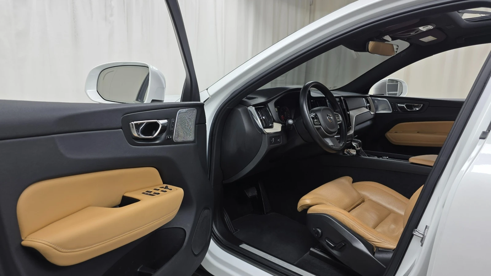 Volvo XC60, снимка 5 - Автомобили и джипове - 54798455